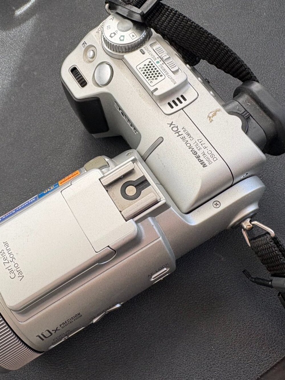 Sony Cyber-shot DSC-F717 5.0 MP Digital Camera Bundle w/ HVL-F1000 Flash,